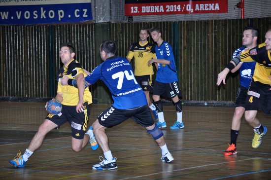 Kopřivničtí házenkáři si s přehledem poradili s týmem Bystřice pod Hostýnem a nadělili mu na zpáteční cestu slušný gólový příděl.
FOTO: KRISTINA ČABLOVÁ