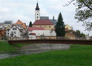 Železná lávka přes řeku Lubinu v Příboře se po letech dočká vzhledem ke svému technickému stavu nejen rozsáhlé rekonstrukce, ale i nového vzhledu.
FOTO: ILONA MAZALOVÁ