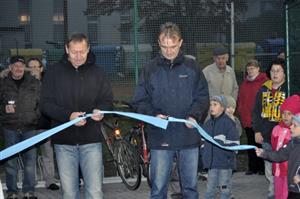 Hřiště s umělým povrchem v místní části Mniší je od minulého pátku oficiálně v provozu. Jeho slavnostní otevření bylo spojeno s turnajem.
FOTO: KRISTINA ČABLOVÁ