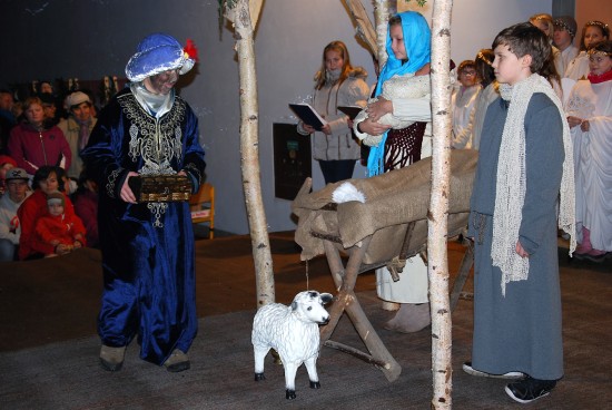 Školáci na Kateřinském jarmarku navodili kouzlo blížících se Vánoc. Za předvedené vystoupení sklidili velký potlesk od přihlížejících.
FOTO: DANA HOĎÁKOVÁ