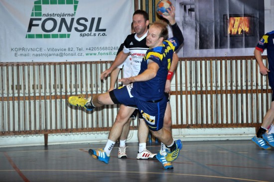 Jiří Lipový střílí v páté minutě utkání Českého poháru s Olomoucí druhou branku Kopřivnice. Ta Hanákům nakonec nadělila rovnou čtyřicítku.
FOTO: KRISTINA ČABLOVÁ