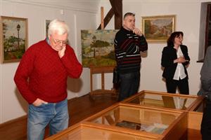 Přesně před týdnem byla za velkého zájmu zahájena retrospektivní výstava místního amatérského malíře Josefa Martiniho, která je zároveň připomínkou jeho nedožitých stých narozenin. 
FOTO: D. MACHÁČEK