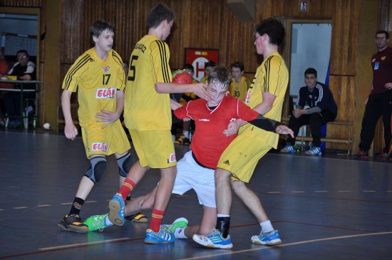 Starší žáci KH Kopřivnice svedli s družstvem HC Dukla Praha tvrdý boj o cenné body, které si nakonec oba týmy rozdělily rovným dílem.
FOTO: KRISTINA ČABLOVÁ