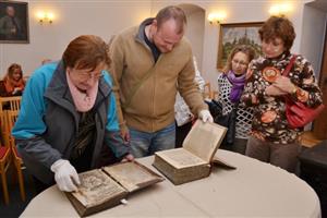 Už počtvrté byly v příborském muzeu představeny veřejnosti některé z unikátních knih ze zdejších sbírek. 
FOTO: PETRA VIDOMUSOVÁ