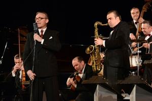 Zasloužený standing ovation si v pondělí večer vysloužil Ondřej Havelka a jeho bigband Melody Makers v beznadějně vyprodaném kopřivnickém kulturním domě.
FOTO: DAVID MACHÁČEK