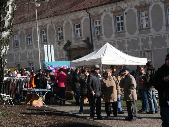 Obnovená tradice Valentinské pouti se těší značné oblibě nejen místních obyvatel, ale sjíždějí se na ni i z okolních měst a obcí. Letošní počasí se postaralo o rekordní účast.
FOTO: ILONA MAZALOVÁ