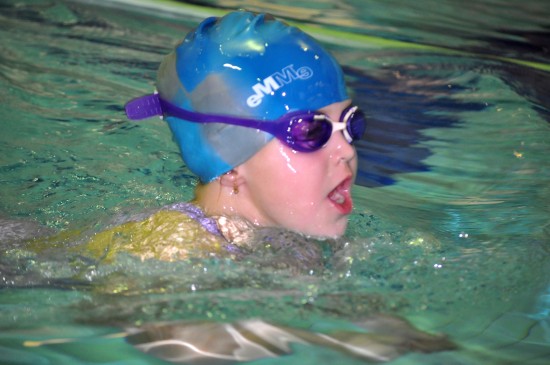 Lucie Schindlerová obsadila na prsařské stovce devátou příčku, kopřivnický plavecký klub však získal na domácím závodě celkem 21 diplomů.
FOTO: KRISTINA ČABLOVÁ