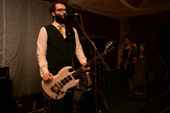 Undergroundová kapela Planety byla minulý týden hostem prvního plesu Art té Café Mandala. Tuto sobotu její program nabídne koncert dvou originálních písničkářek.
FOTO: DAVID MACHÁČEK