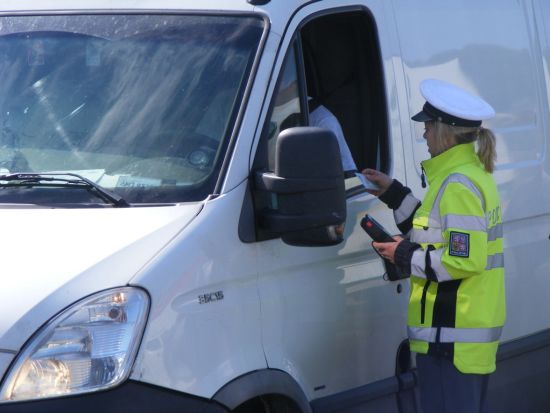 Z důvodu velkého množství případů, kdy policisté zastaví řidiče pod vlivem alkoholu či návykových látek, se chystá více speciálních akcí zaměřených na tento nešvar.
FOTO: PČR