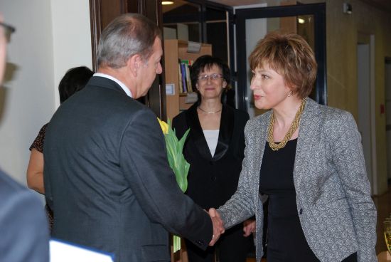 Starosta u příležitosti Dne učitelů ocenil čtyřiadvacet nejlepších pedagogických pracovníků ze všech kopřivnických škol a školských zařízení.
FOTO: DANA HOĎÁKOVÁ