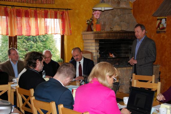 Na jednání pracovní skupiny C Benchmarkingové iniciativy, které se uskutečnilo v Kopřivnici, přišel i starosta města Miroslav Kopečný.
FOTO: DANA HOĎÁKOVÁ