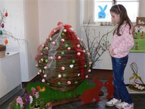 Dominantou Jarní výstavy v Trnávce se stalo více než metr obří vejce z proutí, které za účelem výstavy vytvořil jeden z místních zahrádkářů.
FOTO: ILONA MAZALOVÁ