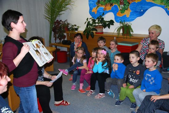 V rámci připraveného programu Noci s Andersenem byly děti podrobeny znalostnímu testu psích plemen. Komponovaný večer plný čtení a her se věnoval bratrům Čapkovým.
FOTO: DANA HOĎÁKOVÁ