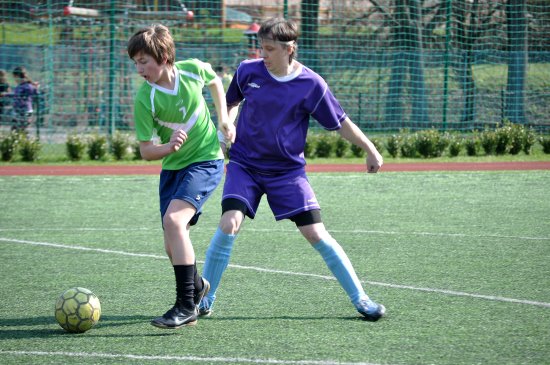 Utkání mezi celky Everton Závišice a FC ŠPUNTY 97 nabídlo pohlednou hru s mnoha šancemi. Vítězství si nakonec s přehledem zajistili nováčci ligy „Špunti“.
FOTO: KRISTINA ČABLOVÁ
