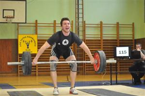 Tomáš Hrančík byl z kopřivnického družstva opět nejúspěšnější. Nad hlavu zvedl 110 kg v trhu a 137 kg v nadhozu, za což si připsal 296 Sinclairových bodů.
FOTO: KRISTINA ČABLOVÁ