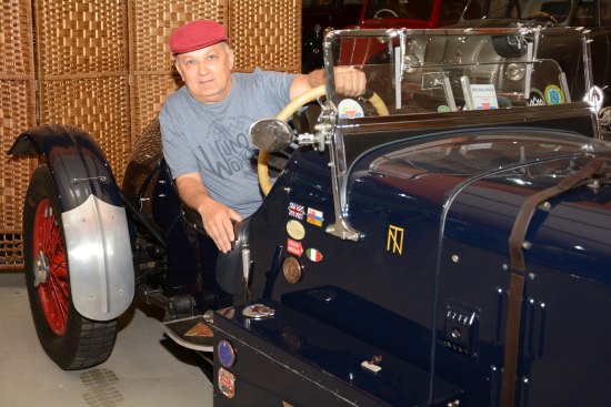 Sběratel historických automobilů Jaroslav Šerý si zvyká na novou roli provozovatele soukromého muzea. Expozice na Štefánikově ulici se otevře už zhruba za měsíc.                    
FOTO: DAVID MACHÁČEK