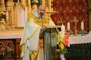 Známý teolog a kněz Tomáš Halík byl hostem oslav 120. výročí vysvěcení zdejšího kostela. Sloužil slavnostní mši a požehnal zrestaurovanému oltáři.
FOTO: DAVID MACHÁČEK
