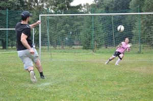 Na charitativní akci na podporu Nikolky Bártlové bylo prodáno přes 70 lístků na pokutové kopy, čímž se vybrala částka 4 500 Kč.
FOTO: KRISTINA ČABLOVÁ