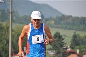 Jediným závodníkem nad 70 let byl v Běhu oborou Petr Navara, reprezentující barvy AK EZ Kopřivnice, který uběhl 10km trať za 1:03:34 hod.
FOTO: KRISTINA ČABLOVÁ