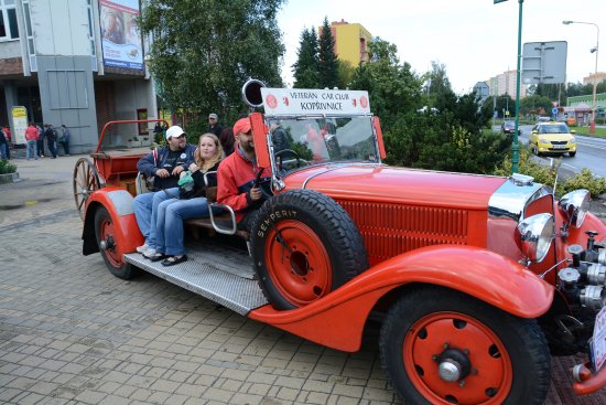 V rámci pouťové neděle budou mít obyvatelé a návštěvníci Kopřivnice opět možnost využít nabídky projížděk v tatrováckých veteránech.
FOTO: DAVID MACHÁČEK