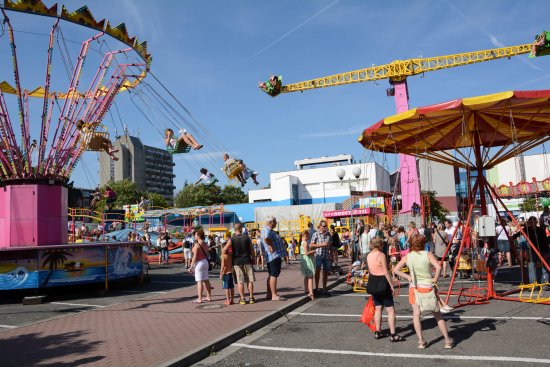 Minulý víkend proběhly v Kopřivnici tradiční pouťové oslavy. Větší provoz v centru města, lunapark před hotelem a uzavírka části ulice Štefánikovy ve spojení s rekonstrukcí příjezdu do města způsobovaly dopravní problémy.
FOTO: DAVID MACHÁČEK