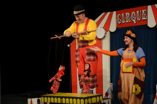 Kulturní dům připravil hned na první zářijovou neděli pohádkové představení pro děti. S cirkusem plným loutek dorazilo Divadlo eMILLIon.
FOTO: DAVID MACHÁČEK