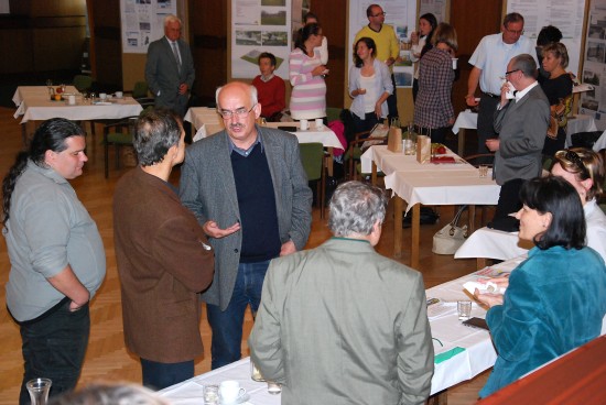 Veřejná obhajoba Zdravého města proběhla ve velkém sále kulturního domu, kde přítomní mohli zhlédnout na připravených panelech prezentaci akcí a projektů, které se v uplynulém roce v Kopřivnici realizovaly.
FOTO: DANA HOĎÁKOVÁ