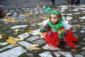 Děti z Mateřské školy Česká v rámci zavírání zahrady pomáhaly vílám s čištěním studánek. Byl to pro letošní rok poslední program na zahradě školky.
FOTO: DANA HOĎÁKOVÁ