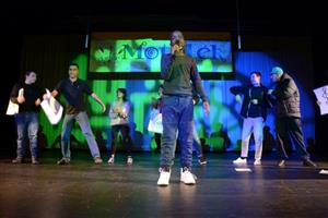 Mezi vystupujícími letošního 19. ročníku přehlídky Motýlek byli také zástupci londýnské Phoenix School zaměřené na vzdělávání dětí postižených autismem. Celkem se diváci dočkali pětadvaceti vystoupení.
FOTO: DAVID MACHÁČEK