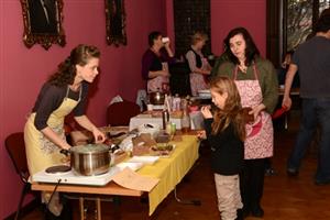 Vzhledem k podzimnímu počasí se víkendový Restaurant Day odehrál v interiéru Lašského muzea a v blízké rekonstruované konírně.
FOTO: DAVID MACHÁČEK