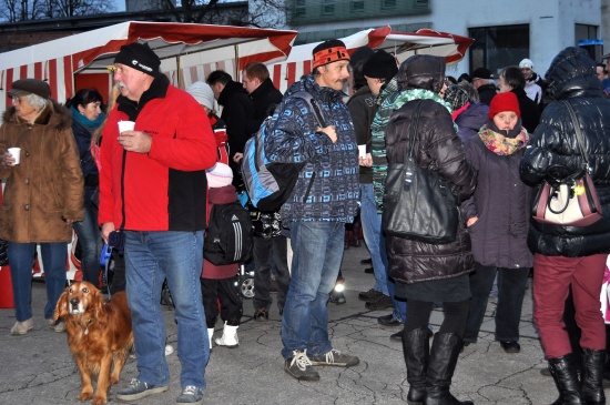Kopřivničané přivítali advent starostovským nealkoholickým punčem a koncertem provázejícím rozsvícení vánoční výzdoby.
FOTO: KRISTINA ČABLOVÁ