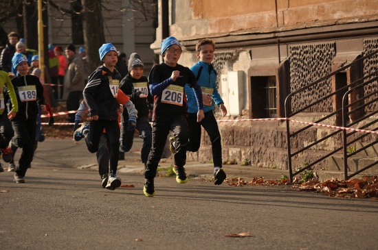 Daniel Hanzelka (č. 206) z AK EZ Kopřivnice nemá v kategorii chlapců ročníků 2006/07 v okolí konkurenci a zvítězil i v Mikulášském běhu.
FOTO: KRISTINA ČABLOVÁ