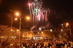 Stejně jako vloni i letos přivítala Kopřivnice nový rok ohňostrojem. Prvního ledna v podvečer se na něj do centra města přišlo podívat několik tisíc lidí.
FOTO: DAVID MACHÁČEK