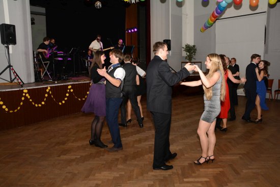 Skautský ples v Katolickém domě v Kopřivnici minulý pátek odstartoval zdejší plesovou sezonu.
FOTO: DAVID MACHÁČEK