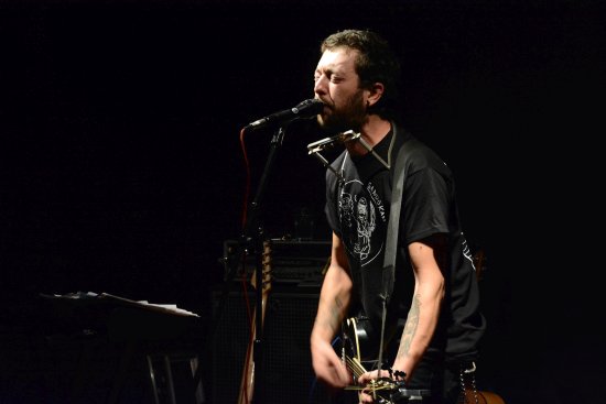 Slovenský nezávislý písničkář Dáša fon Fľaša vystoupil se svými aktuálními protestsongy na půdě Árt Té Café Mandala v pátek 8. ledna.
FOTO: DAVID MACHÁČEK