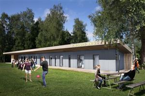 Takto by po dokončení rekonstrukce mělo vypadat zázemí sportovního areálu ve Vlčovicích. Sloužit má nejen fotbalistům, ale i tenistům.
REPRO: KAMIL MRVA ARCHITECTS