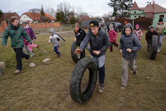 Součástí programu jarního tábora DDM na Kletném byla také ’Kletenská rallye’, v rámci které soutěžící skupinky vyrazily do okolí se závodními speciály.
FOTO: DAVID MACHÁČEK