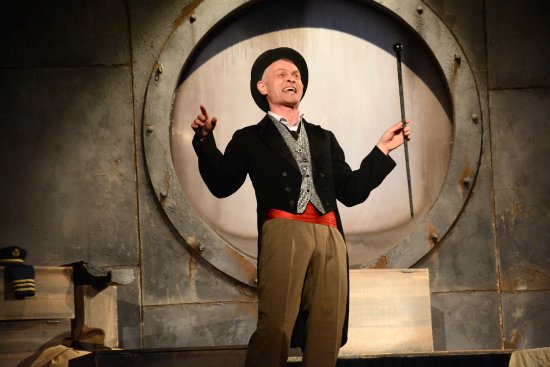 Radim Madeja při kopřivnickém uvedení hry Novecento dvě hodiny dokazoval zdejšímu publiku, že jeho nominace na cenu Thálie je víc než oprávněná.
FOTO: DAVID MACHÁČEK