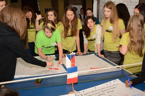 V závěrečném dni společného pobytu dětští zastupitelé Kopřivnice a Trappes vytvořili a přednesli prezentace shrnující celotýdenní práci.
FOTO: DAVID MACHÁČEK