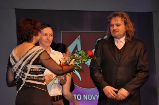 Trenéři Jana Feilhauerová (AK EZ Kopřivnice) a Ivo Vávra (KH Kopřivnice) byli oceněni na slavnostním vyhlašování Sportovce okresu Nový Jičín.
FOTO: KRISTINA ČABLOVÁ