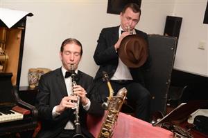 Svou premiéru před publikem si v pátek 25. března na půdě Mandaly odbyl tříčlenný Prohibition Jass Band, jehož členové se věnují interpretaci hudby 20. let.
FOTO: DAVID MACHÁČEK