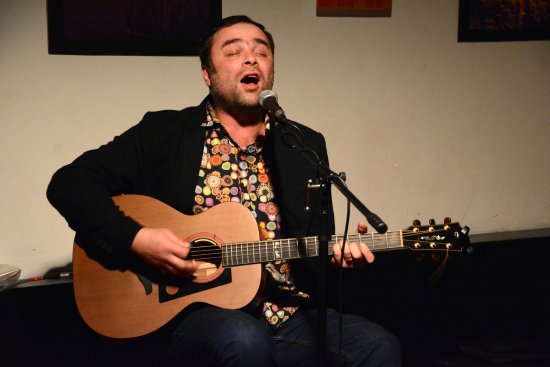 Někdejší frontman kapely -123 minut Zdeněk Bína představil minulý týden kopřivnickým fanouškům svůj sólový hudební projekt Bird.
FOTO: DAVID MACHÁČEK
