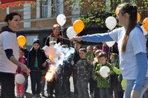 Jedno z nejoblíbenějších stanovišť Dne Země byla improvizovaná chemická laboratoř.
FOTO: KRISTINA ČABLOVÁ