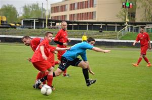 Ve fotbalovém derby I. B třídy mužů skupiny D mezi celky FC Kopřivnice a FC Vlčovice-Mniší byli lepší kopřivničtí hráči.
FOTO: KRISTINA ČABLOVÁ
