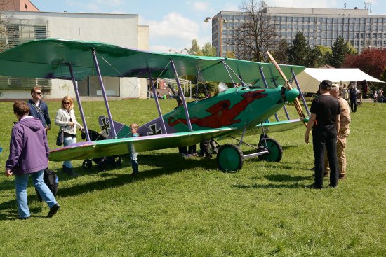 Replika vojenského letadla z první světové války byla jedním z lákadel 20. ročníku Beskyd Model Kit Show, kterou o minulém víkendu navštívily zhruba tři tisíce lidí.
FOTO: DAVID MACHÁČEK