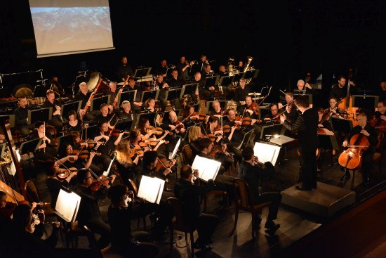 Fanoušci filmové hudby měli ojedinělou možnost slyšet své oblíbené melodie naživo v kulturním domě. Atraktivní program přivezla oceňovaná Janáčkova filharmonie Ostrava. 
FOTO: DAVID MACHÁČEK