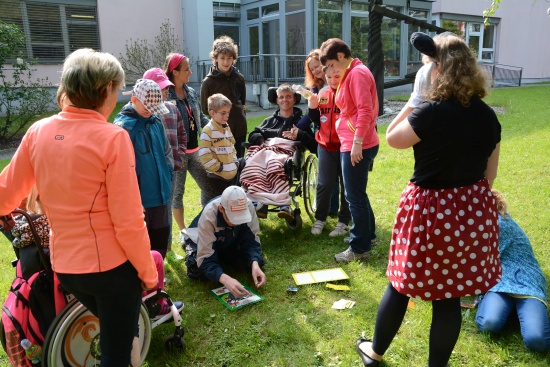 Žáci základní školy z Mořkova připravili pro klienty kopřivnického Motýlka sportovní den s řadou soutěžních disciplín.
FOTO: DAVID MACHÁČEK