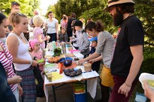 Sousedské restaurace nabízely své menu tentokrát v okolí budoucí galerie Galaxie. Restaurant Day se v Kopřivnici uskutečnil poosmé.
FOTO: DAVID MACHÁČEK