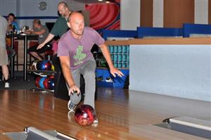 Ve finále XXVIII. ročníku Kopřivnické bowlingové ligy se utkala družstva Baracuda a Slifka a po napínavém boji zvítězila Baracuda.
FOTO: KRISTINA ČABLOVÁ