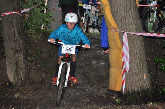 Daniel Hanzelka potvrdil, že je nejen výborným atletem, ale poradí si i s cyklistikou, a svou kategorii na Drtíkovi ovládl.
FOTO: KRISTINA ČABLOVÁ